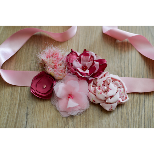 Ceinture de fleurs en tissus et perles sur ruban, tons roses, pour femme ou petite fille