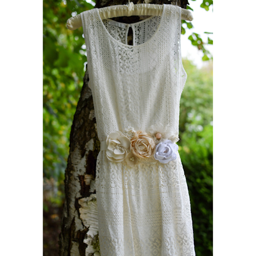 Ceinture de fleurs en tissus et perles sur ruban, écru et ivoire, pour femme ou petite fille