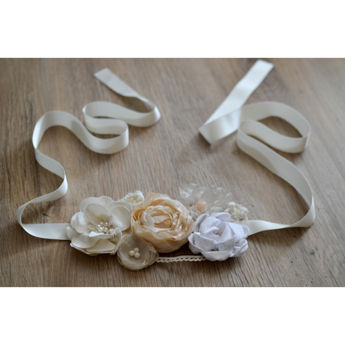 Ceinture de fleurs en tissus et perles sur ruban, écru et ivoire, pour femme ou petite fille