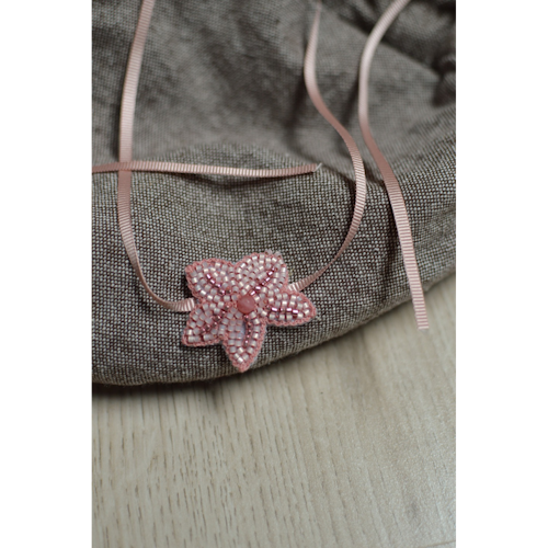 Headband à fleur brodé de perles rose pâle et vieux rose pour bébé et petite fille