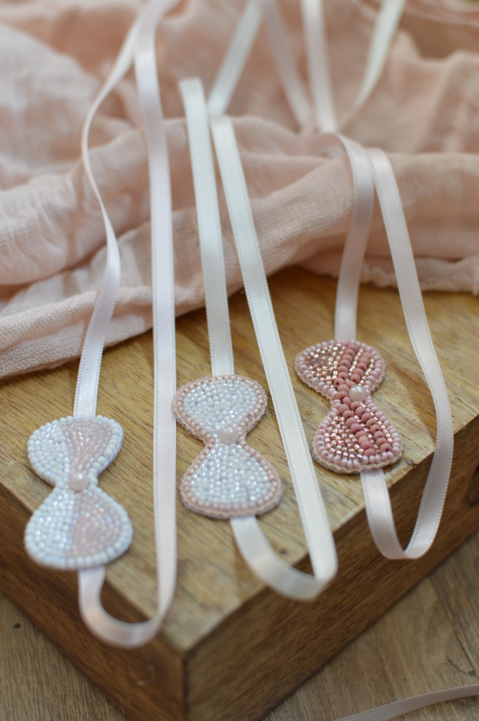 3 Headbands brodés de perles aux coloris roses pour bébé et petite fille