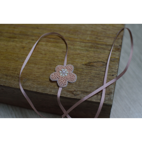 Headband à fleur brodé de perles rose et blanc pour bébé et petite fille