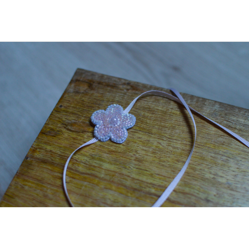 Headband à fleur brodé perles rose et blanc pour bébé et petite fille