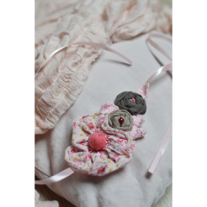 Headband brodé de fleurs en tissu, perles et crochet pour bébé et petite fille