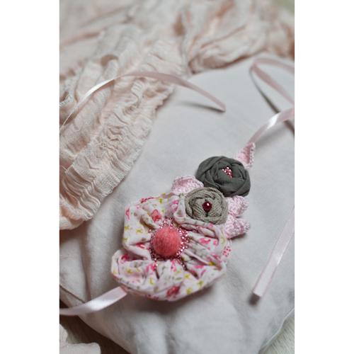 Headband brodé de fleurs en tissu, perles et crochet pour bébé et petite fille