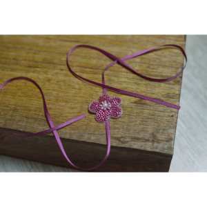 Headband brodé de perles rose framboise pour bébé ou petite fille