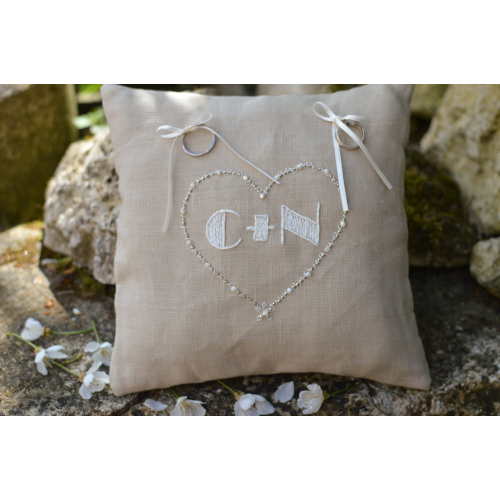 Coussin d'alliances Elégant personnalisable en lin, avec cœur brodé (écru et vieil or)