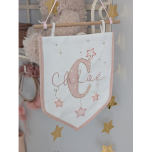 Fanion brodé prénom personnalisé – Modèle "Etoiles"