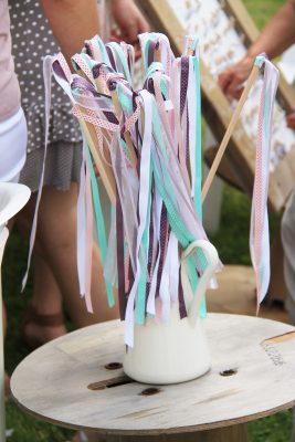 Décoration de mariage bâtons de rubans