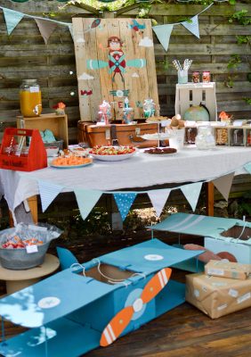 Décoration et sweet table thème "Avion rétro" pour fête anniversaire d'enfants