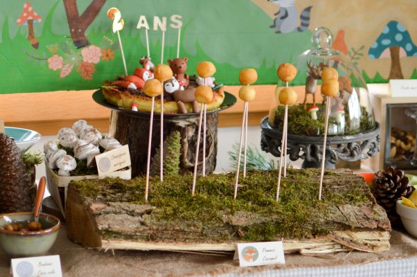 Sweet table thème "Animaux de la forêt" pour fête d'anniversaire d'enfant