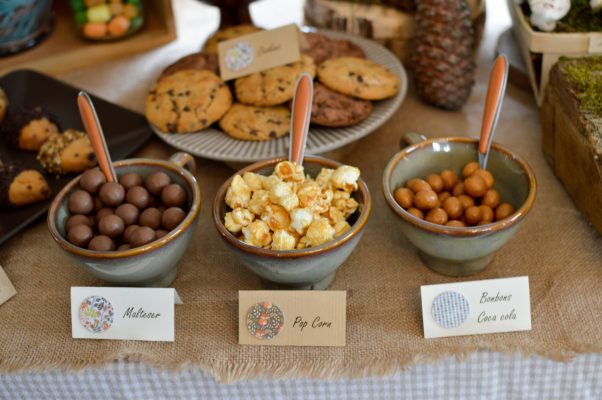 Sweet table thème "Animaux de la forêt" pour fête d'anniversaire d'enfant