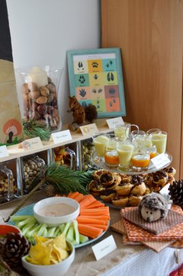 Sweet table thème "Animaux de la forêt" pour fête d'anniversaire d'enfant