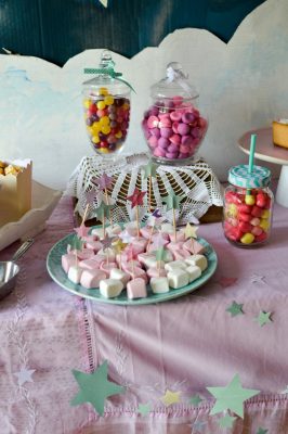 Sweet table thème "Pyjama Party" pour fête d'anniversaire d'enfant